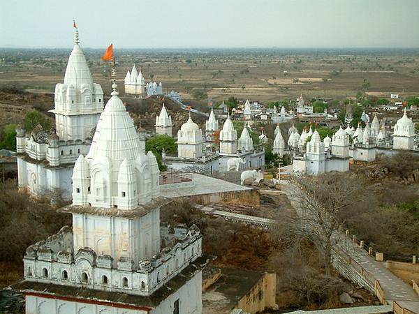 White Jain temples scattered around Sonagiri