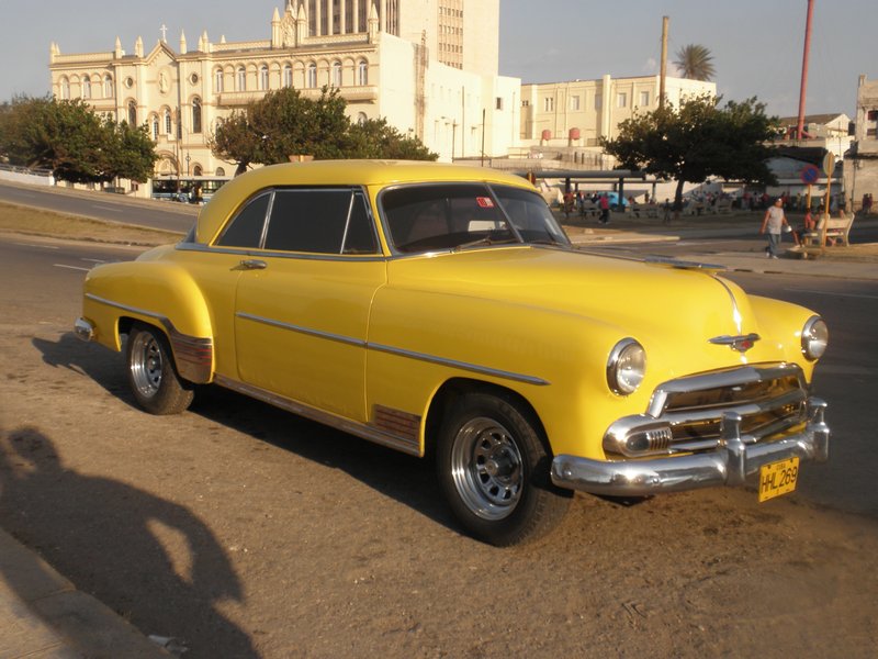 A random Havanan car