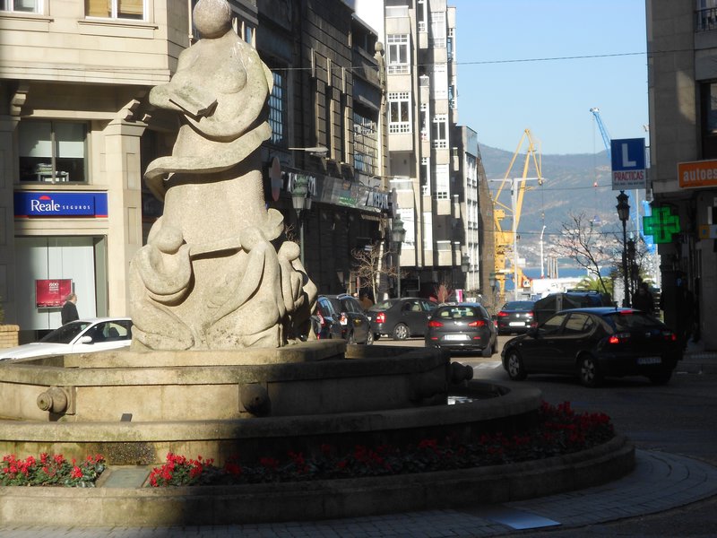 Vigo Sculpture with view