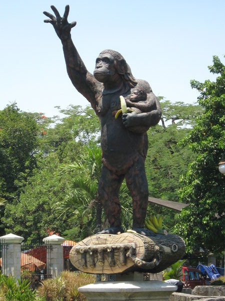Ragunan Zoo statue