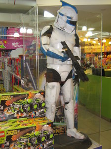 look, its one of those storm-thingy guys from that space movie!! Life-size!! At Toys-R-Us in the KLCC Mall!!
