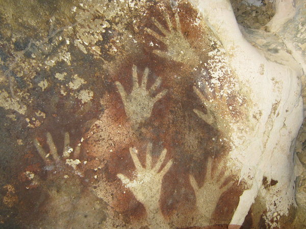 cave paintings at Leang Pettakere