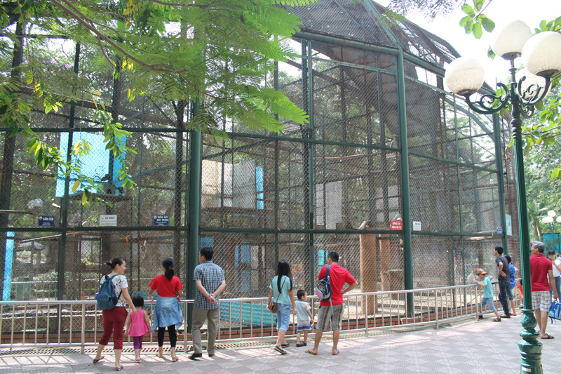 Hanoi Zoo aviaries