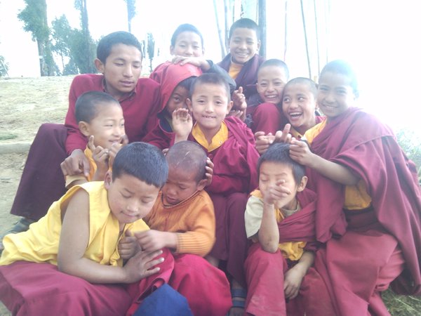 Hora de recreo en monasterio Sangacholing