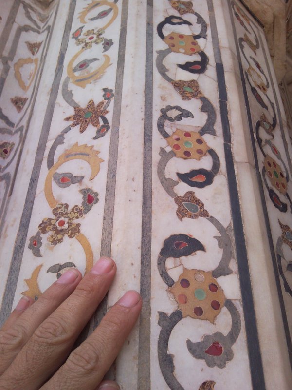 Piedras semipreciosas incrustadas en marmol. Mausoleo de Itimad-Ud-Daulahl