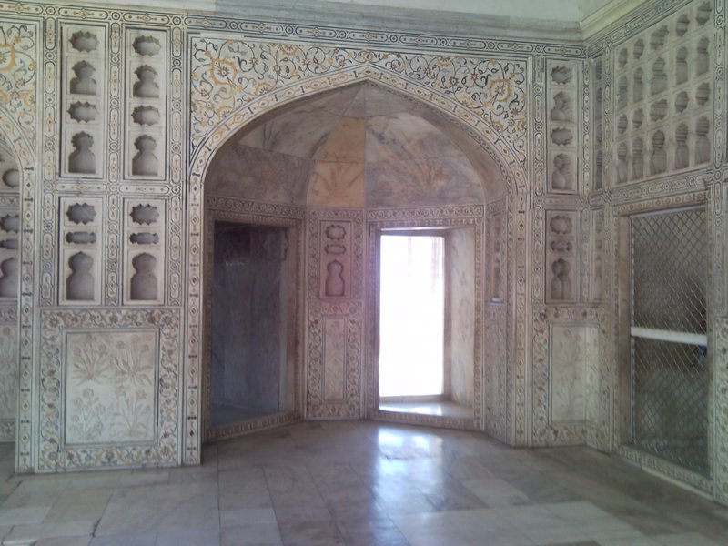 Mausoleo de Itimad-Ud-Daulah interior