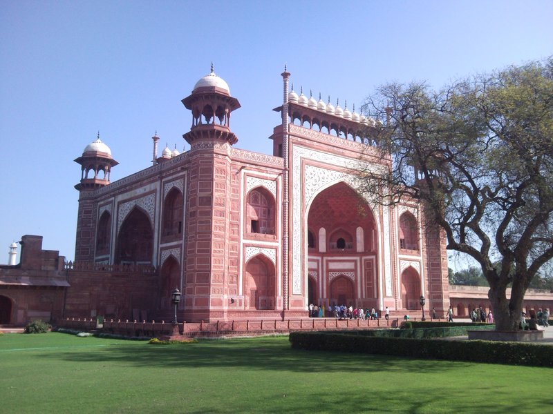 Puerta de entrada a recinto del Taj Mahal