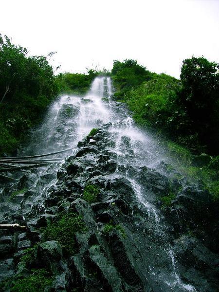 Une des nombreuses chutes de Baños