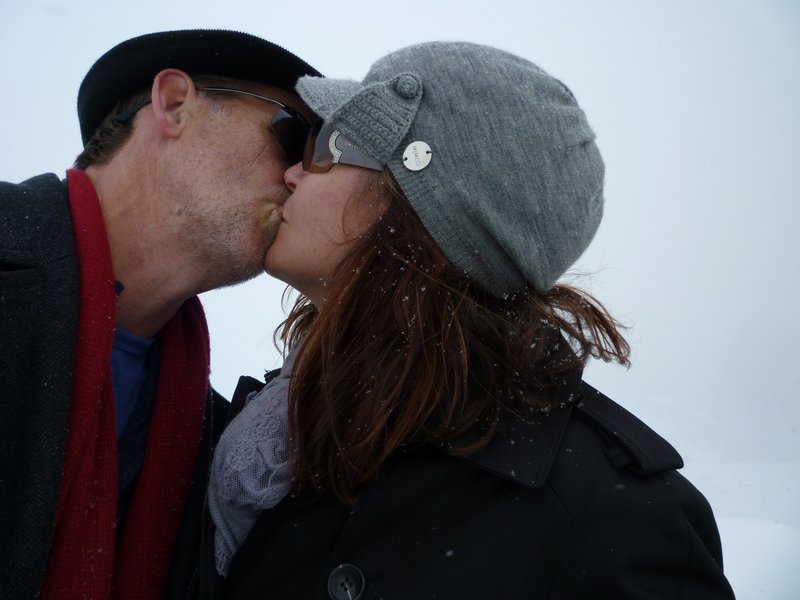 kissing in the snow - very romantic