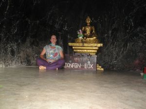 In der Meditaitonshöhle von Buddha