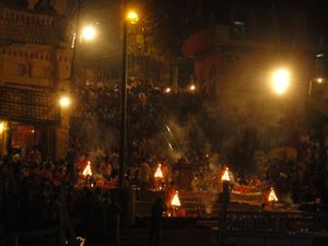 Varanasi Buring Ceremony am Ganges...