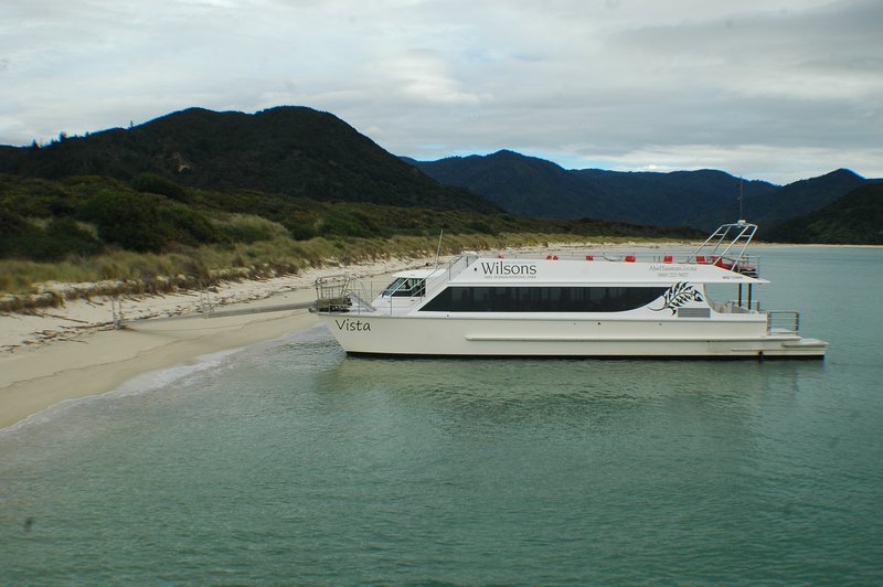 Shuttleboat with extending gangplank