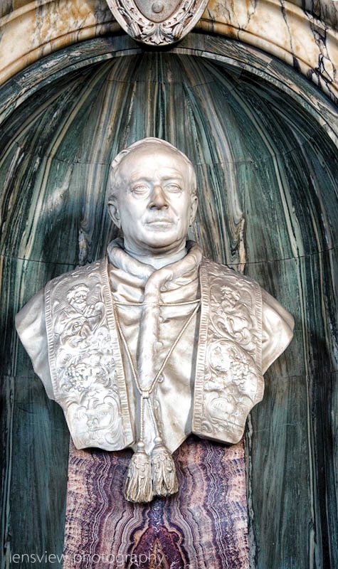 Statue of Pope Pius XI 