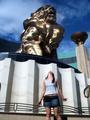 The biggest bronze statue in the world!! shiny!!