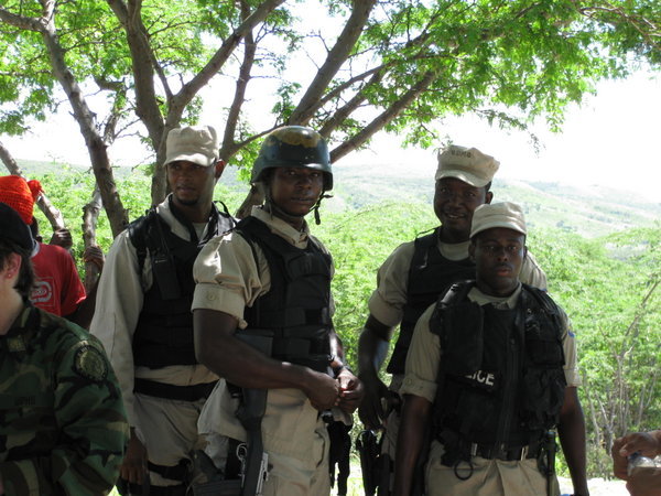 4 Haitian policemen