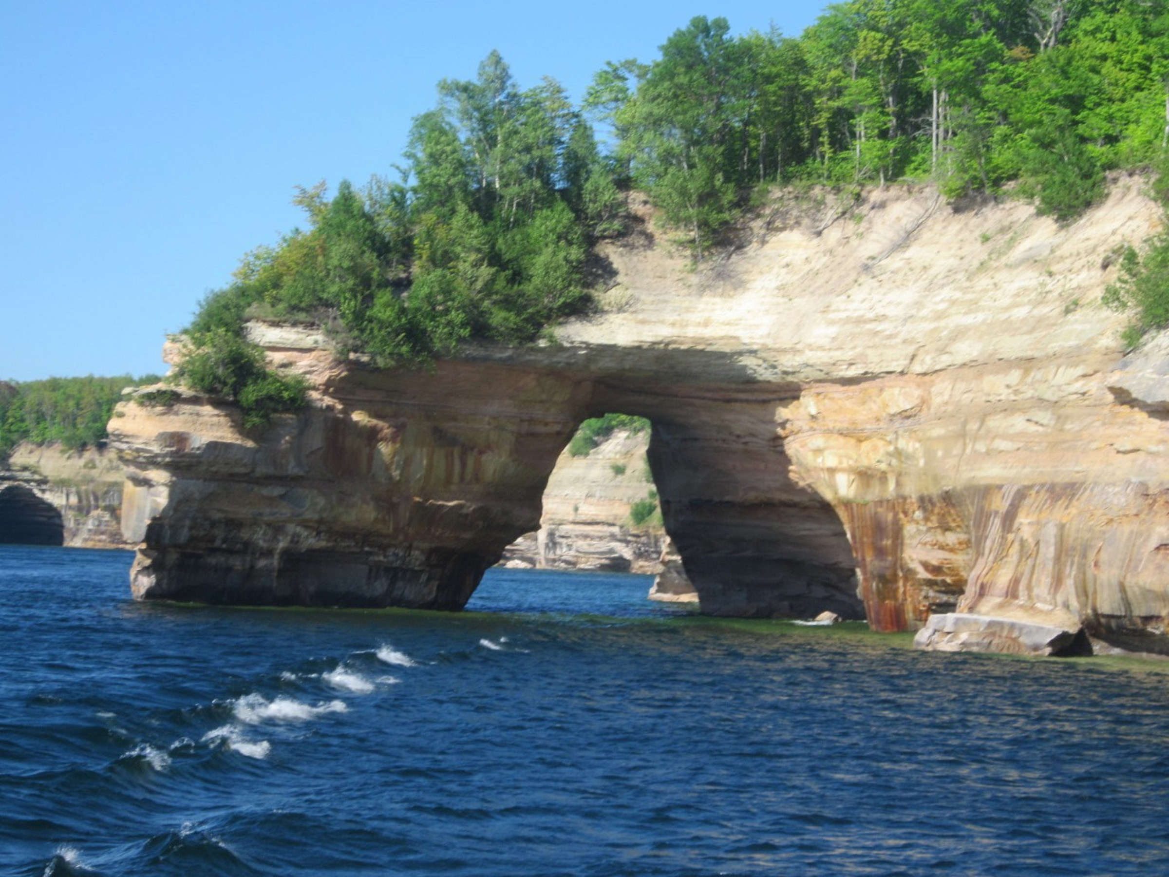 An arch along the coast | Photo