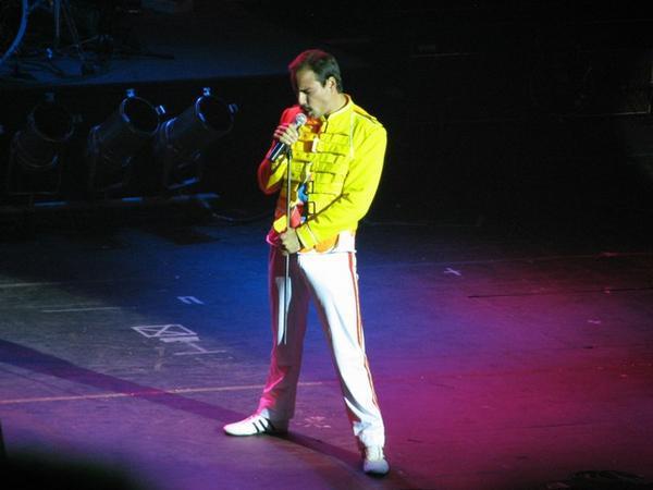 Pablo Padin as Freddie Mercury