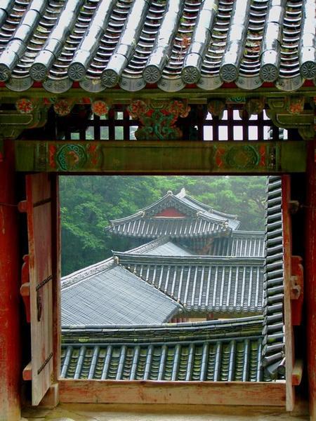 Rooftops through doorway, Bulguk Temple