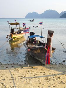 Boat to tour Phi Phi Isalnds