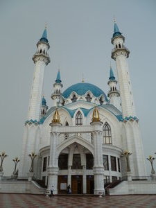 Massive Mosque inside the Kremlin (Kazan)
