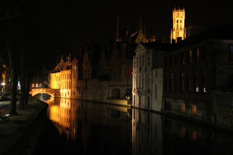 Canals at night are very cool!