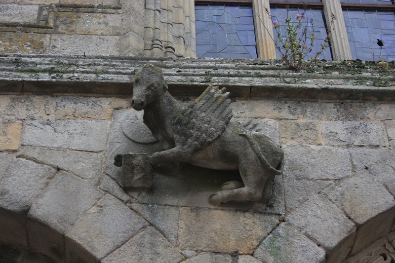 Interesting creature on the front of la Basilique Saint-Sauveur – flying cow?