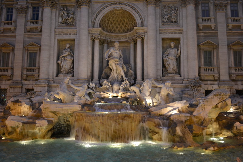 Trevi Fountain in Roma