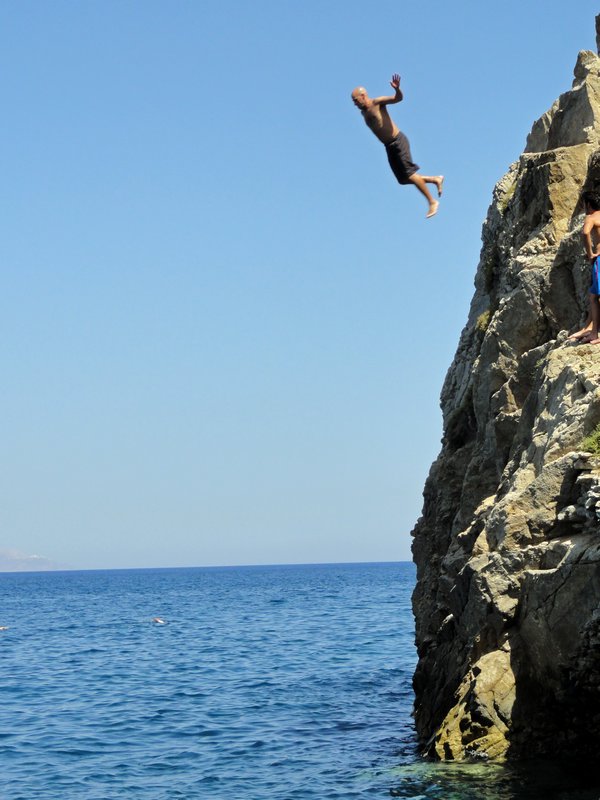 Cliff Diving in Santorini | Photo