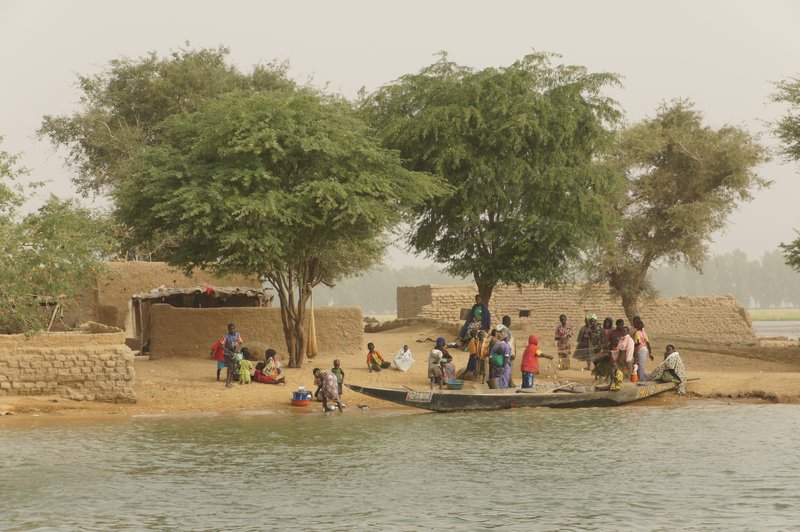 CROSSING THE NIGER