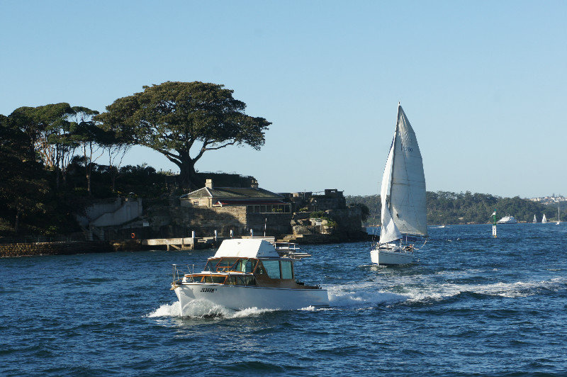 SAILING INTO SYDNEY HARBOUR