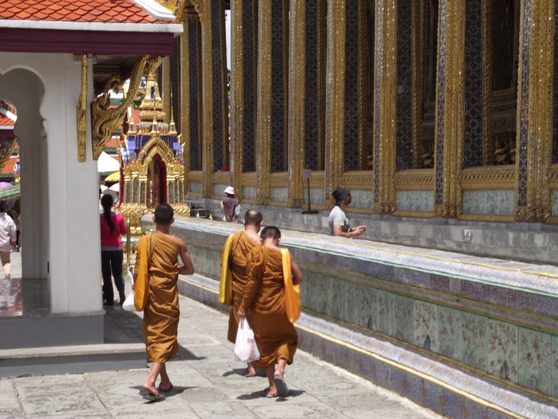 Monks at Wat Phra Kaew