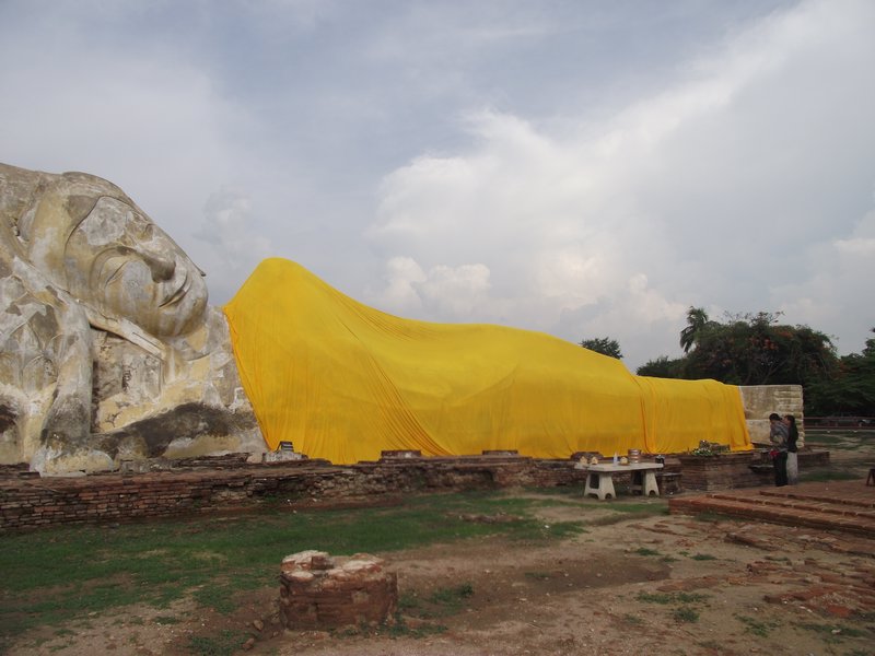 Giant reclining Buddha