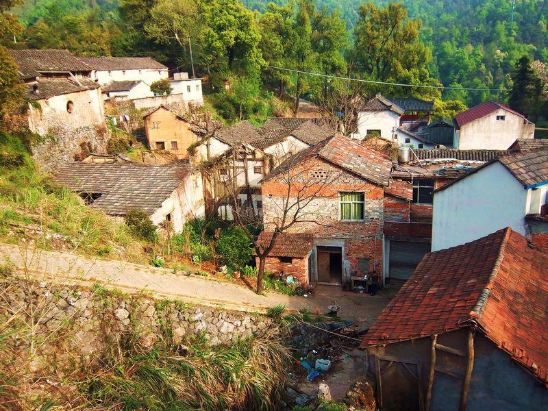Traditional village outside Er Xian