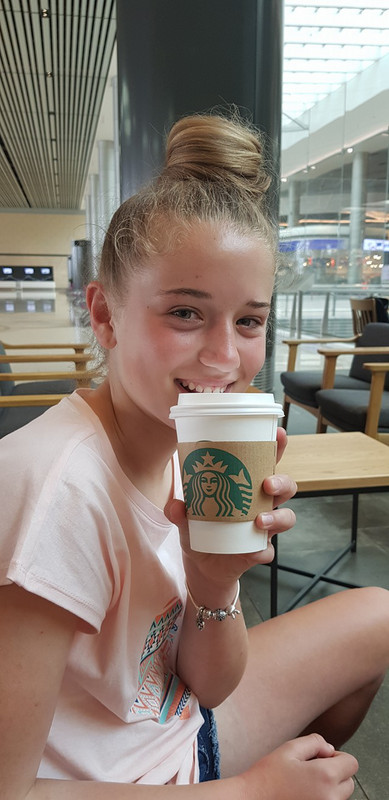 Maya found her favourite coffee shop .... Starbucks!