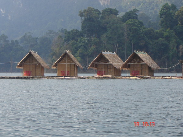 Khao Sok National Park.. and its little scary floating rafthouses!