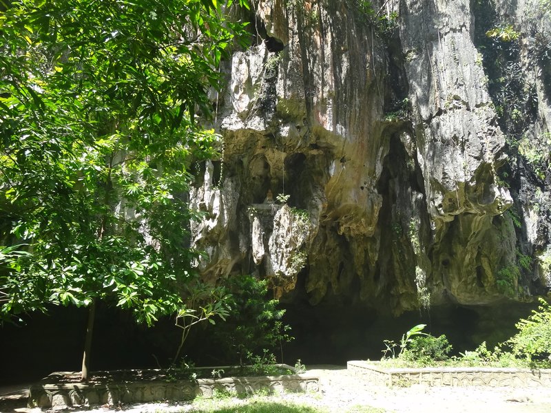 Konpong Trach Cave