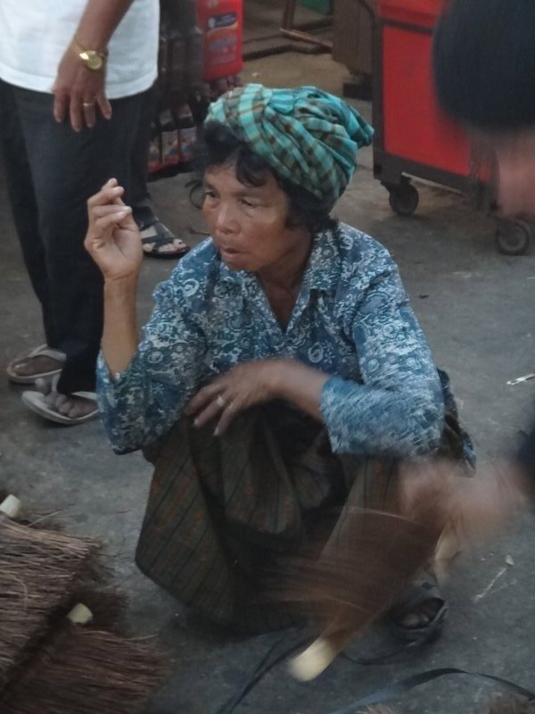 Old lady at the markets