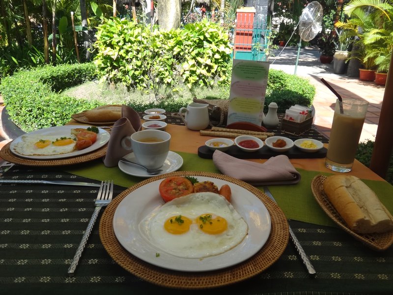 Breakfast at Bopha Angkor.. yummy!