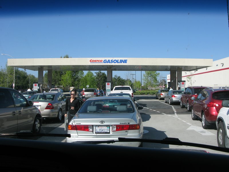 Gas lines for the cheapest gas in town
