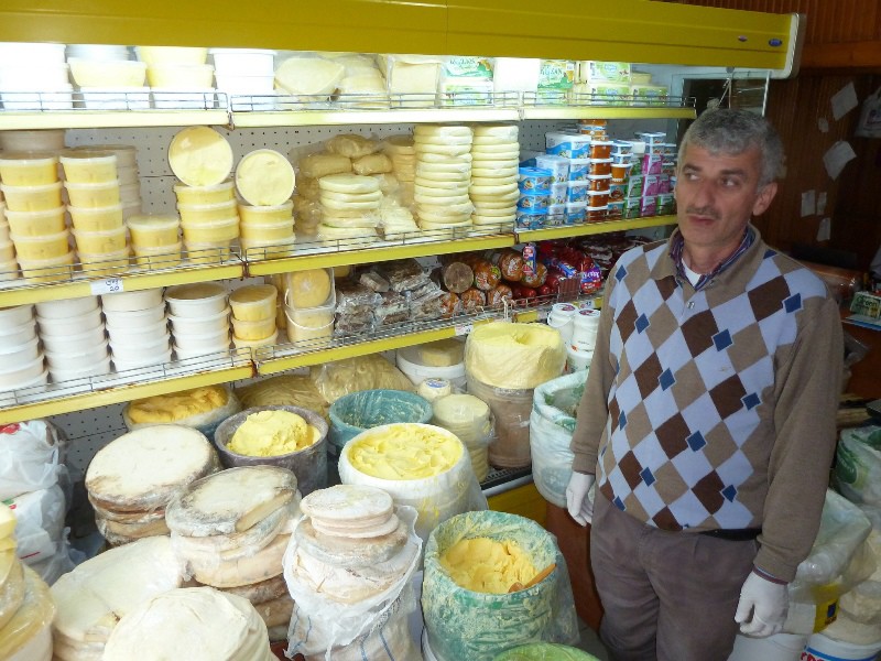 A cheese and dairy shop in Camlihemsin 