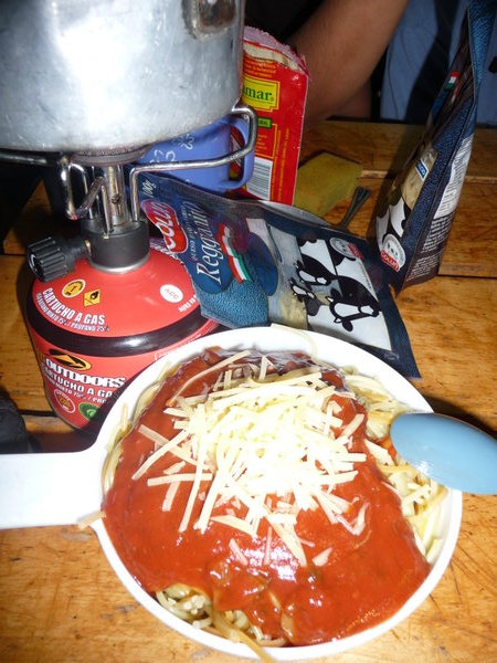 Mums Filibaba - pasta med tomatsovs. Det stod menuen ogsaa paa de naeste seks aftener!!