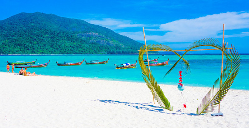 White sand beach (Koh Lipe, Thailand)