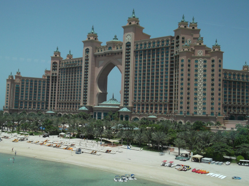 The majesty of the Palm Jumeirah hotel (Dubai; United Arab Emirates)