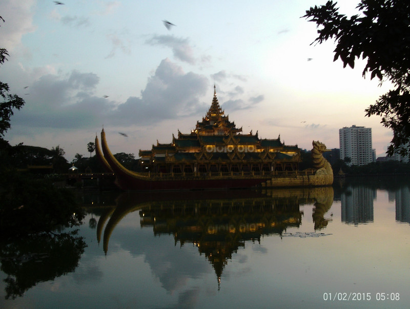 Karaweik Palace - something to reflect upon! (Yangon; Myanmar)
