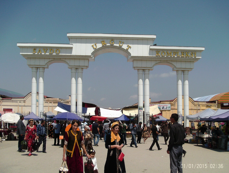The entrance to an outlying market (Urgut; Uzbekistan)