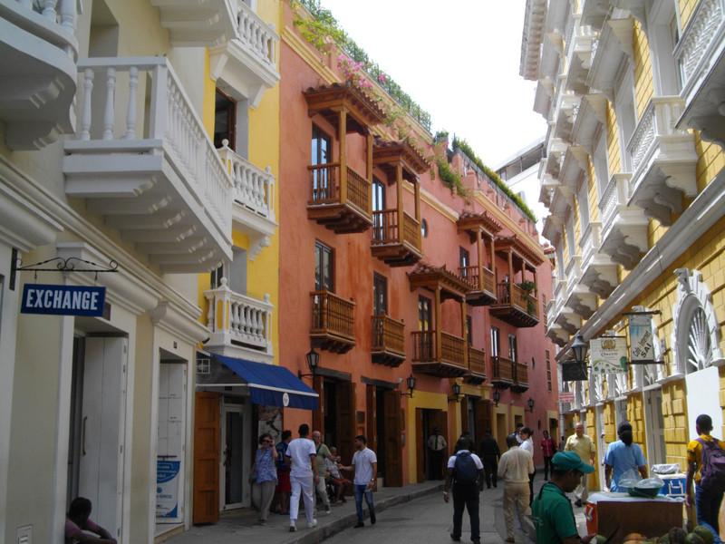Typical street scene; Cartagena
