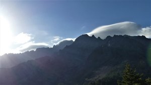 Monte Cinto massief met een lensvormige wolk