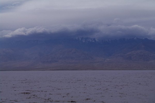 Bad water met Telescope Peak, hoogste en laagste punt van Death Valley