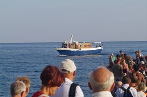 De Neptunus, deze boot brengt ons naar Skafia