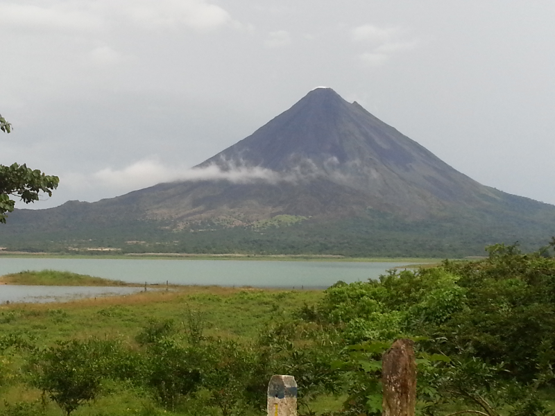 Lake Arenal met de Arenal vulkaan erachter